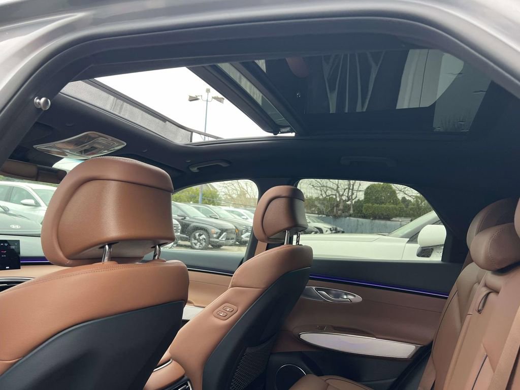 Used 2026 Genesis GV70 2.5T Advanced image 13