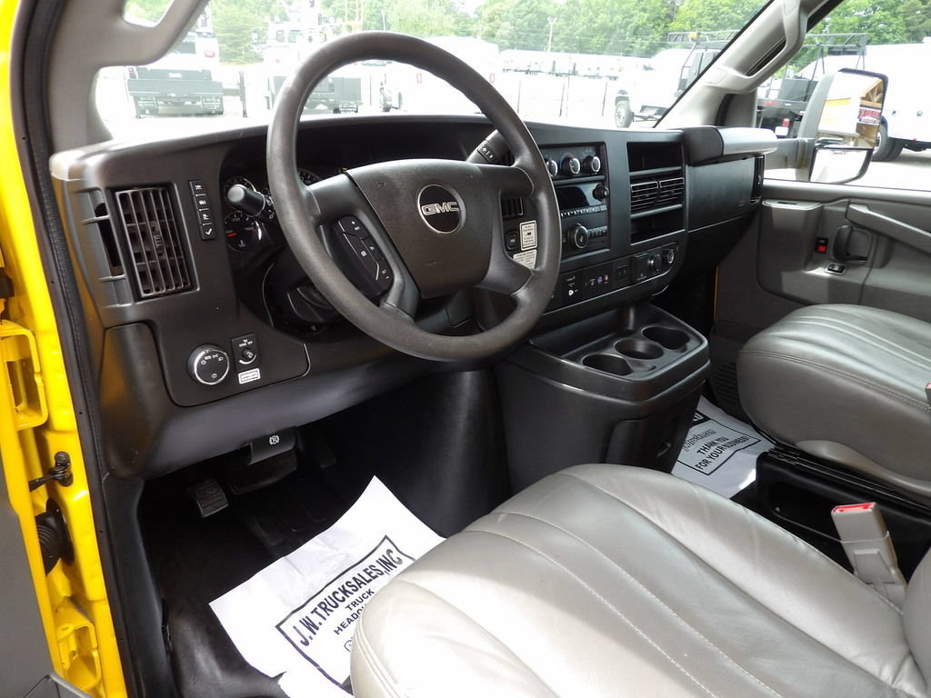 Used 2022 GMC Savana 3500 Extended w/ Power Convenience Package RWD image 16