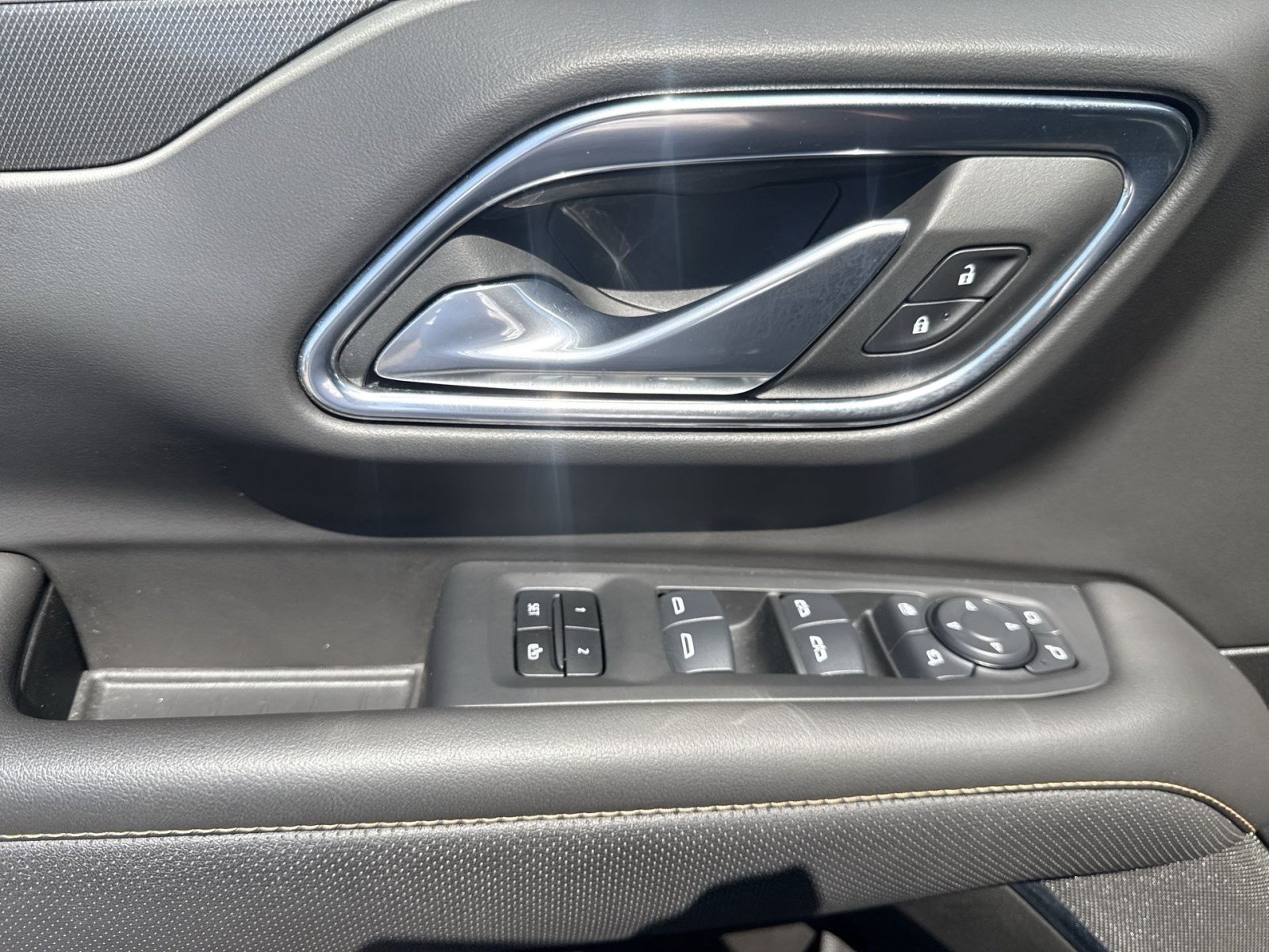 Used 2024 GMC Yukon AT4 w/ Technology Package AWD/4WD image 15