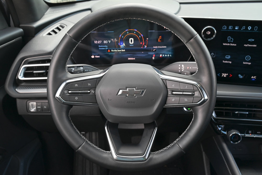 Used 2026 Chevrolet Traverse LT w/ Midnight/Sport Edition FWD image 13