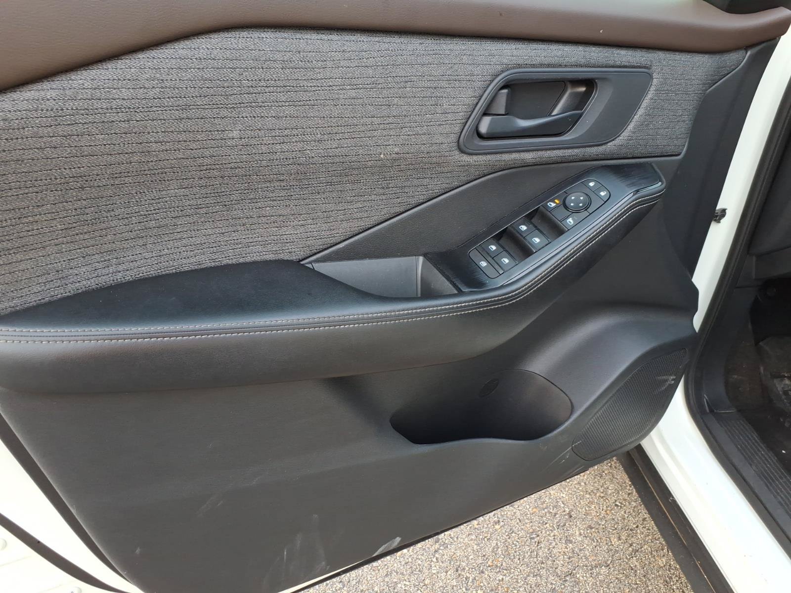 Used 2022 Nissan Rogue S AWD/4WD image 10