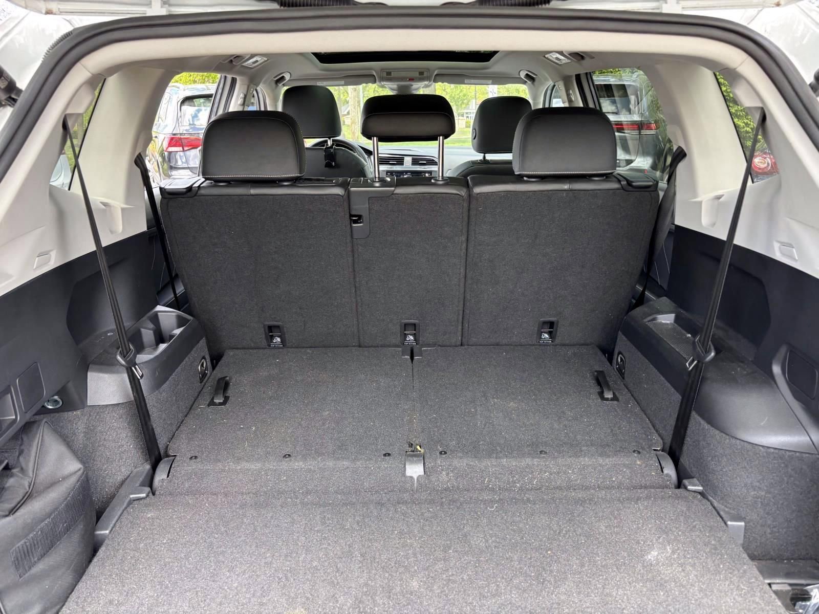 Used 2023 Volkswagen Tiguan SE w/ Panoramic Sunroof Package FWD image 9