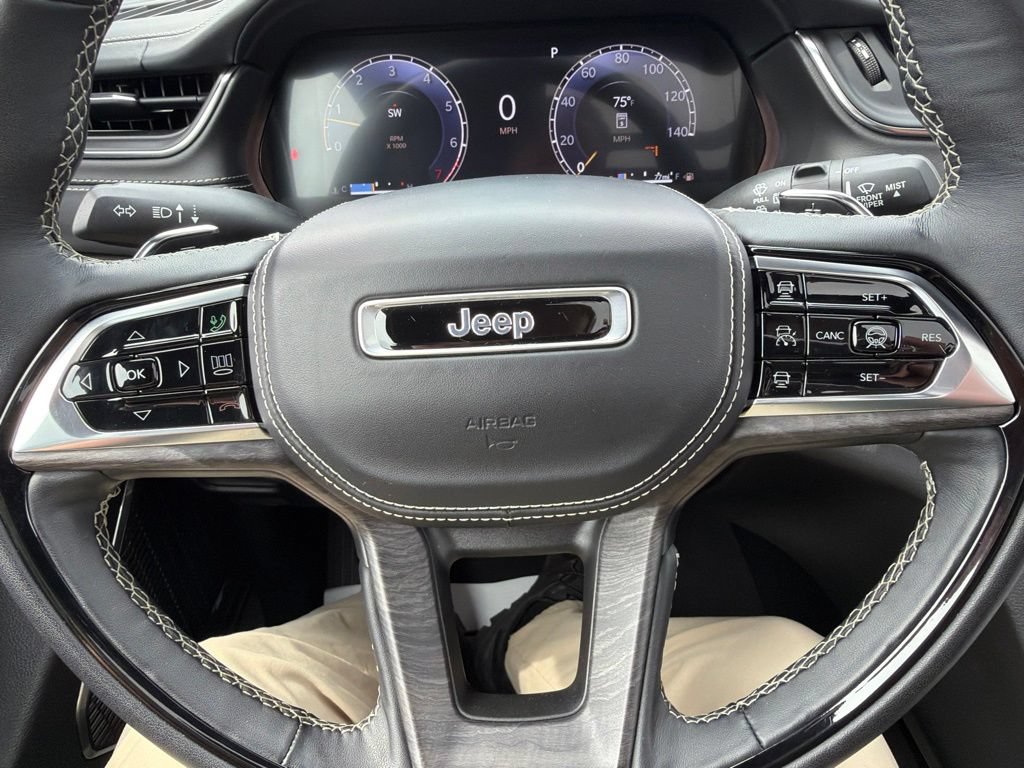 Used 2024 Jeep Grand Cherokee Overland w/ Adv Protech Group III AWD/4WD image 18