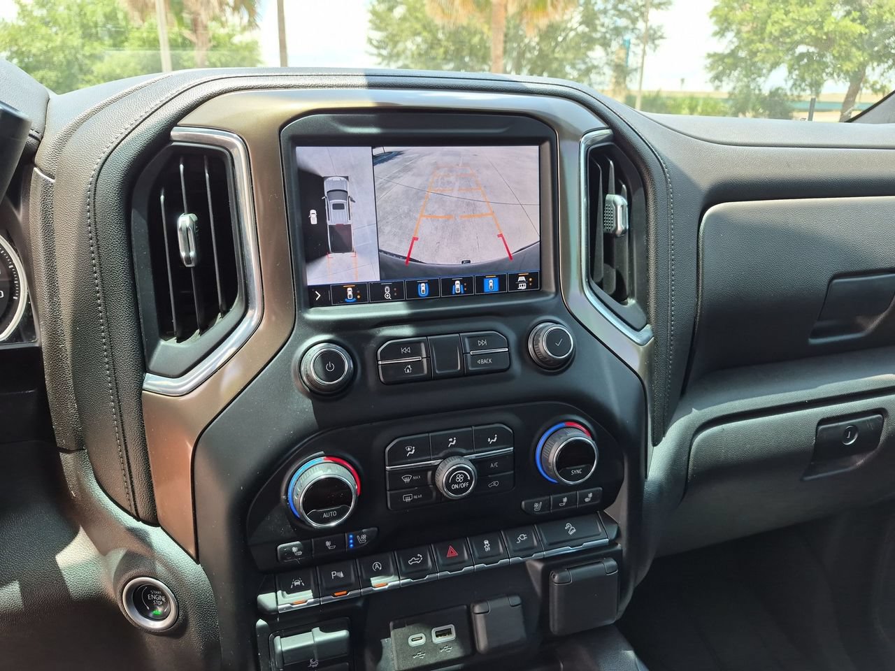 Used 2020 Chevrolet Silverado 1500 High Country w/ Technology Package AWD/4WD image 17