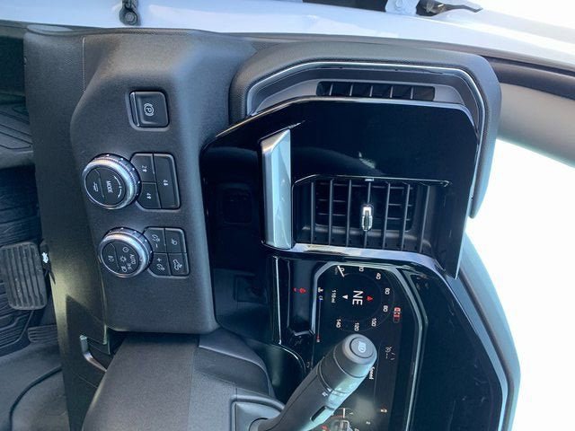 New 2026 GMC Sierra 2500 SLE w/ Max Trailering Package AWD/4WD image 17