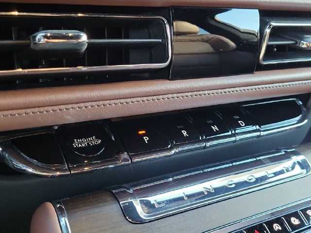 Certified 2025 Lincoln Aviator Reserve w/ Luxury Package RWD image 28