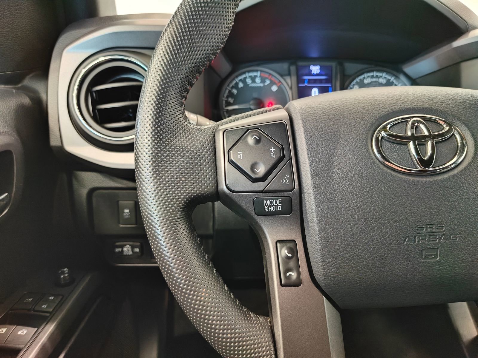 Used 2020 Toyota Tacoma TRD Sport w/ Exterior Package image 17