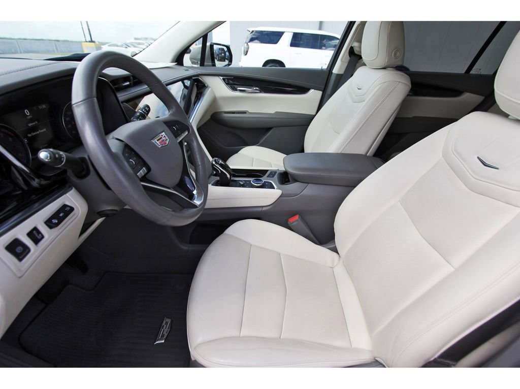 Used 2022 Cadillac XT6 Premium Luxury w/ Technology Package image 6