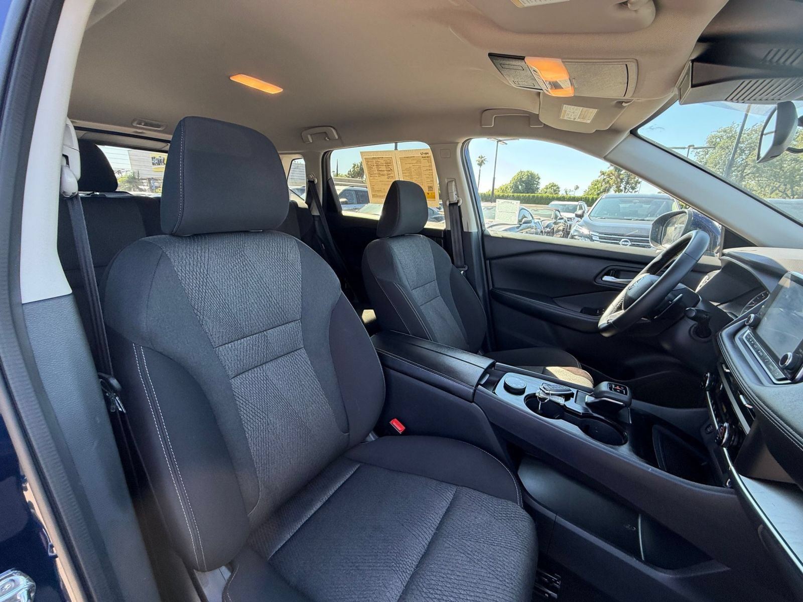 Used 2025 Nissan Rogue SV AWD/4WD image 38