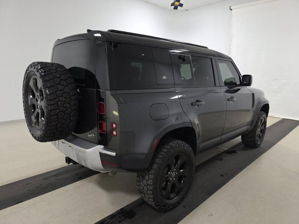 Used 2022 Land Rover Defender 110 SE image 2