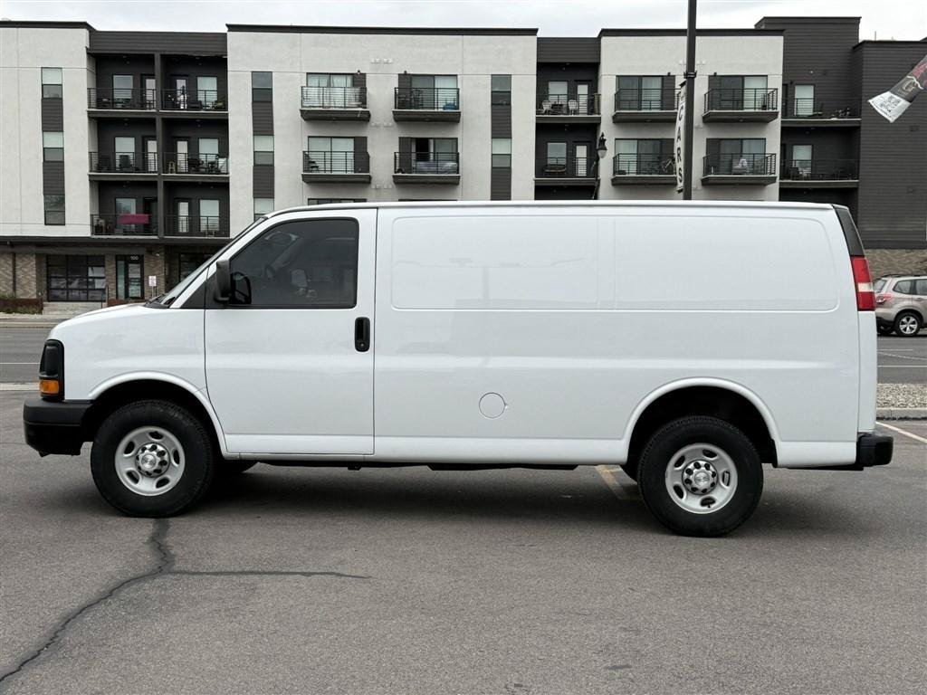 Used 2015 Chevrolet Express 2500 RWD image 4