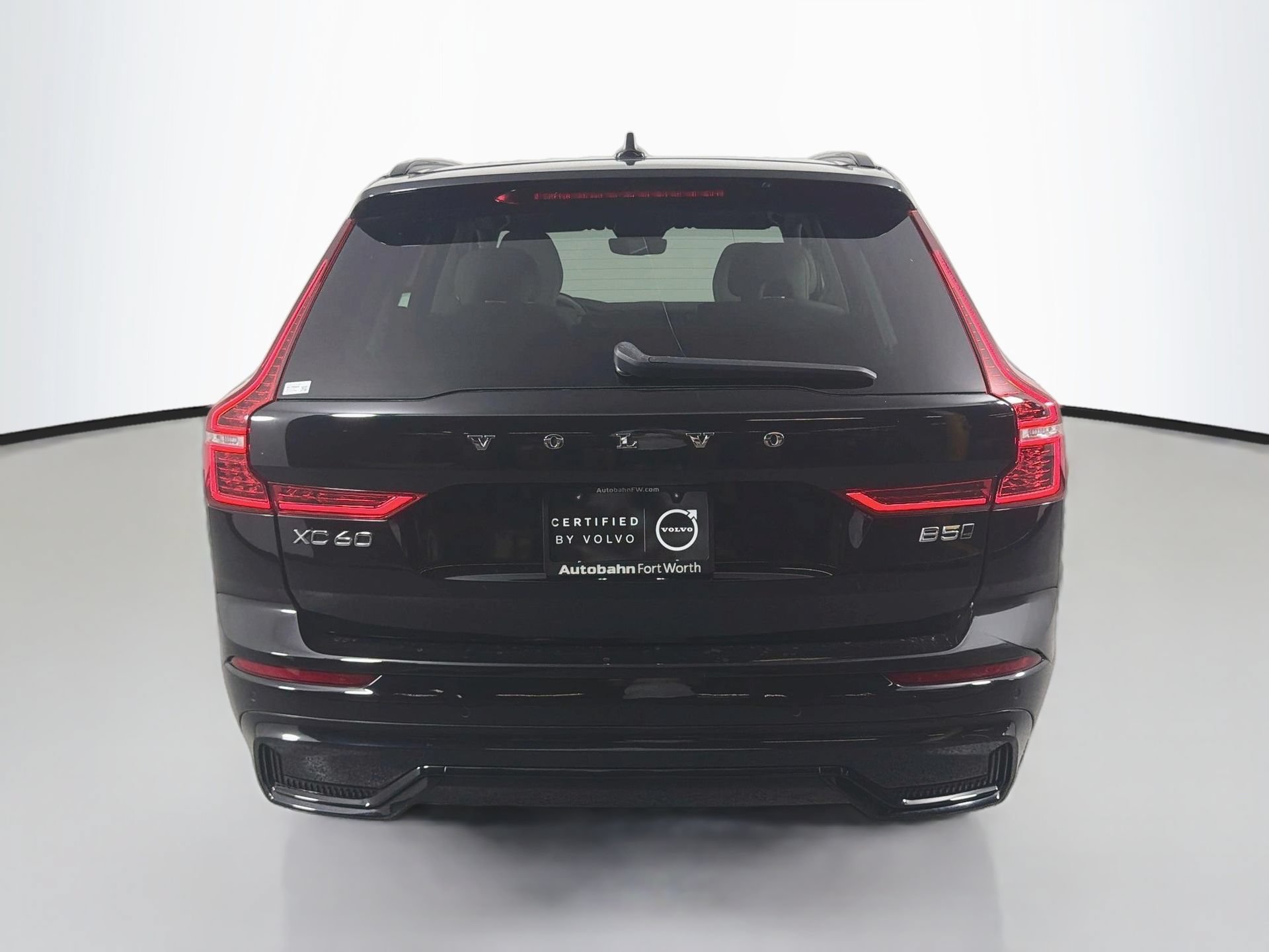 Certified 2024 Volvo XC60 B5 Plus AWD/4WD image 7