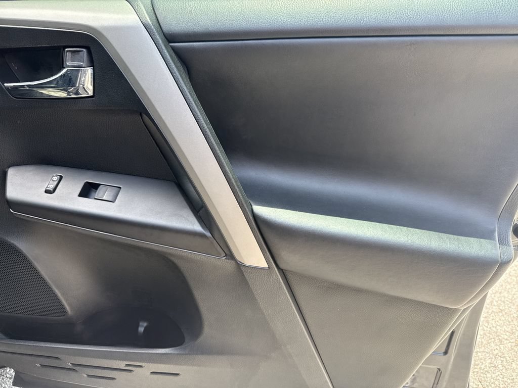 Used 2017 Toyota RAV4 XLE FWD image 14