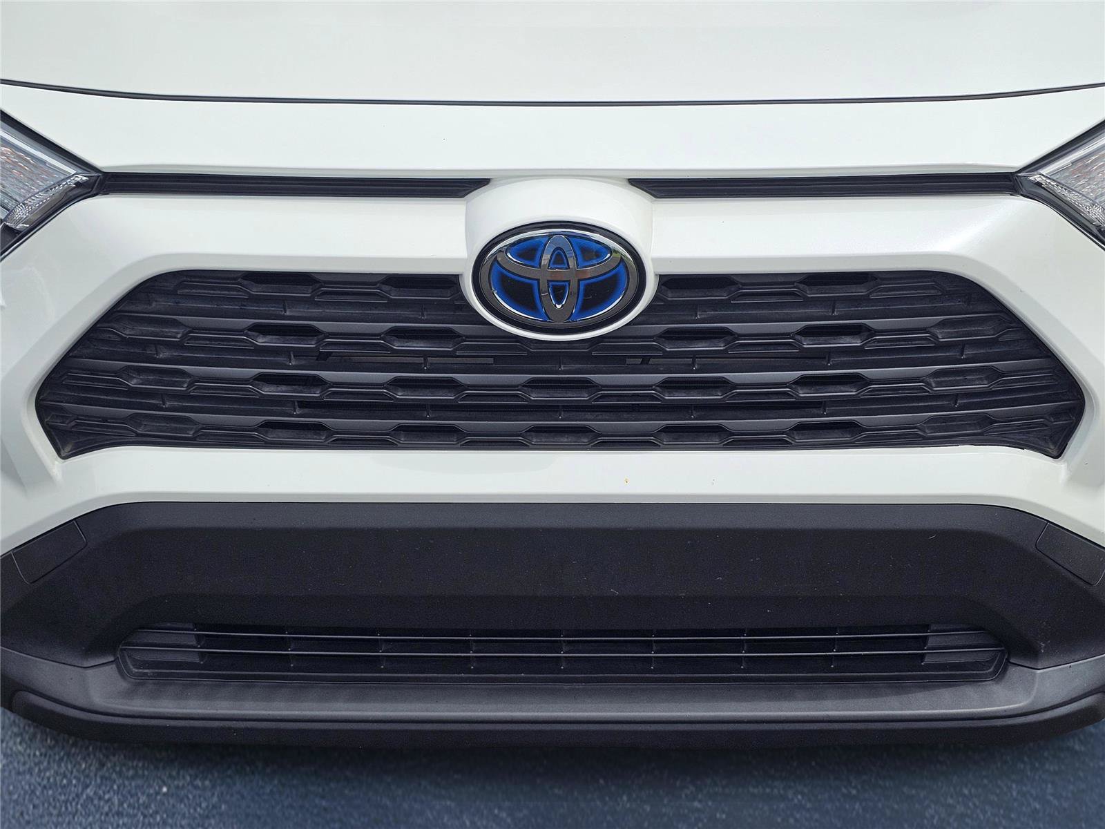 Used 2021 Toyota RAV4 XLE Premium AWD/4WD image 3