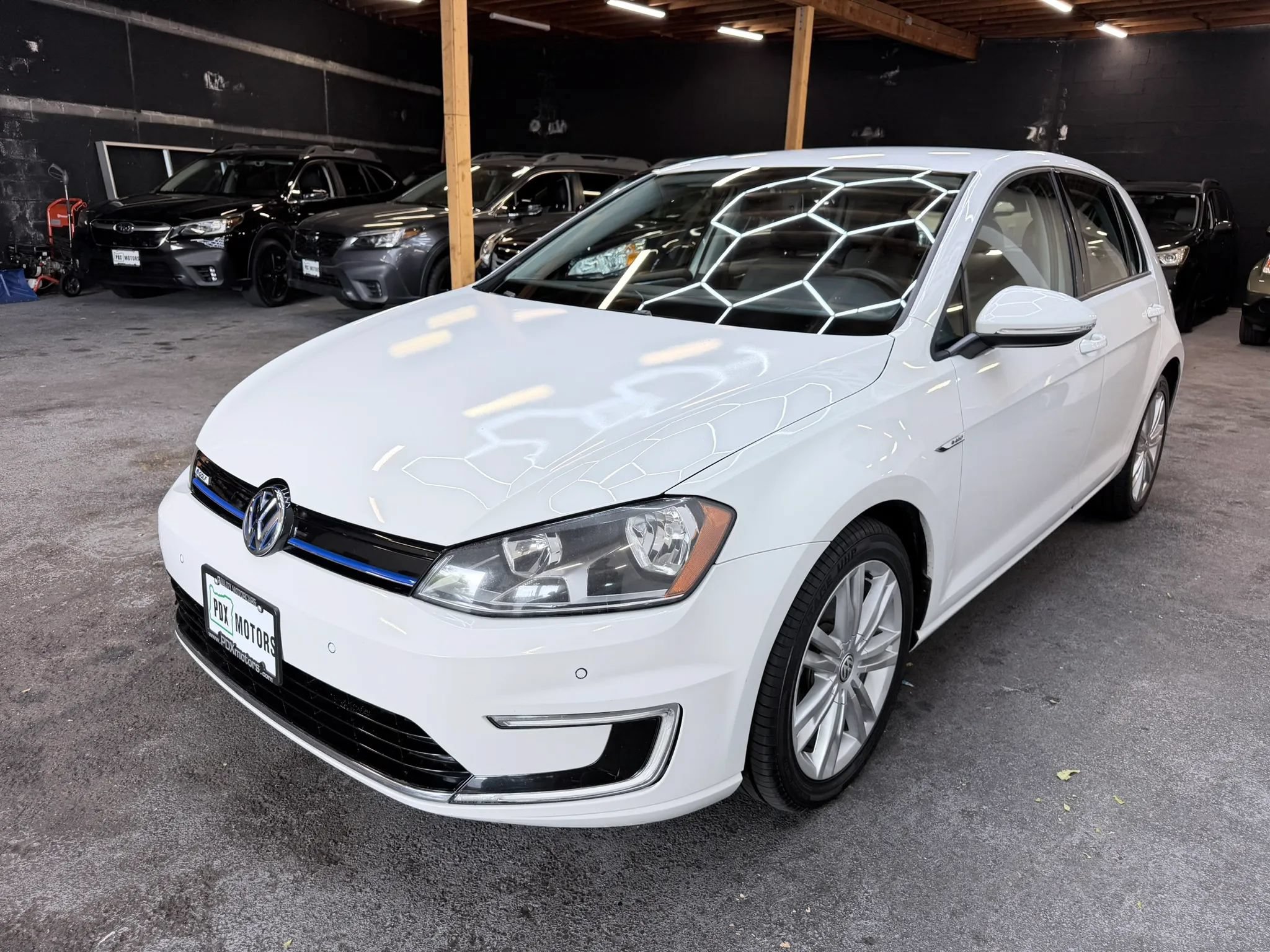 Used 2015 Volkswagen e-Golf Limited Edition FWD image 4