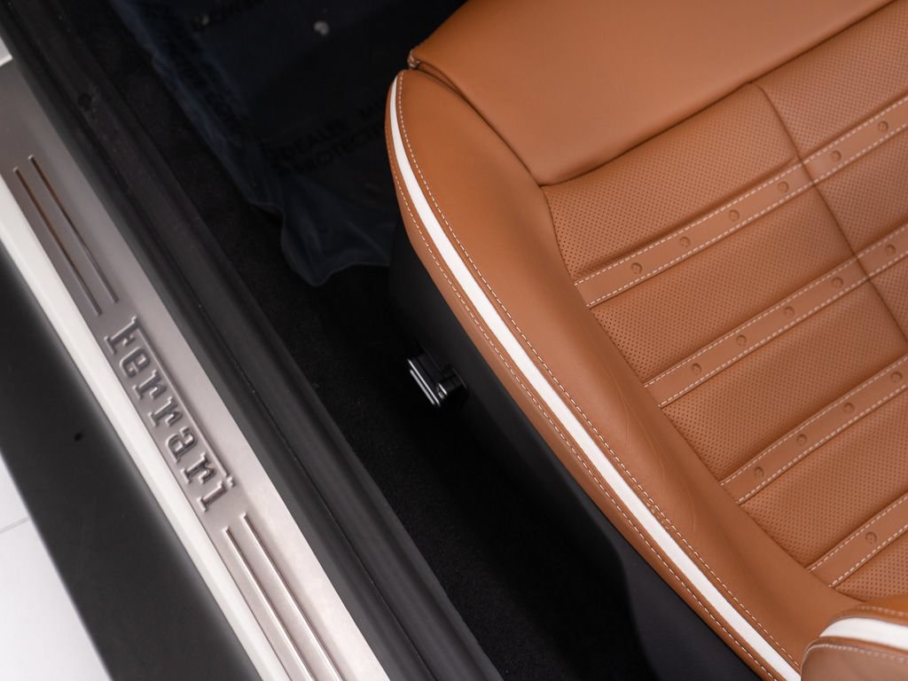 Used 2025 Ferrari Roma Spider RWD image 20