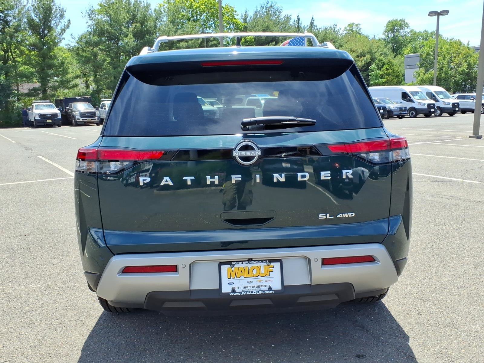 Used 2024 Nissan Pathfinder SL AWD/4WD image 5