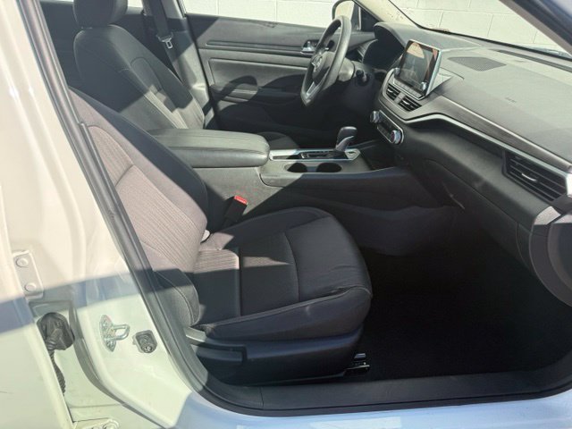 Used 2025 Nissan Altima 2.5 SV FWD image 15