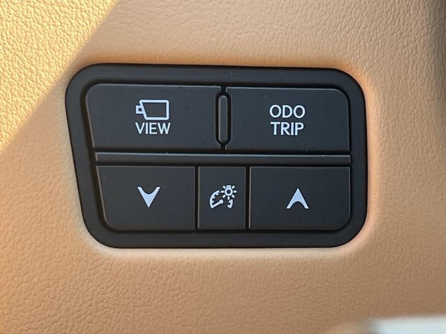 Used 2025 Lexus LX 600 4WD w/ Accessory Package (2T) image 35