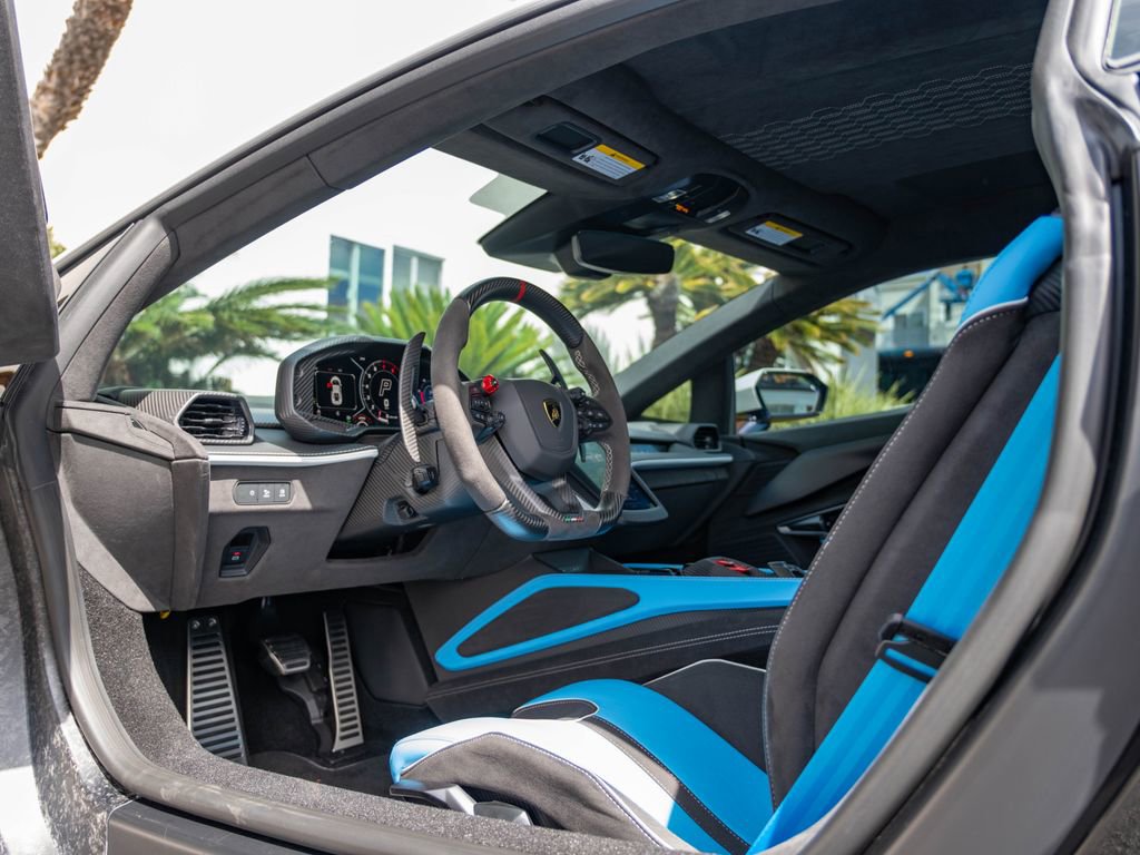 Used 2025 Lamborghini Revuelto AWD/4WD image 7