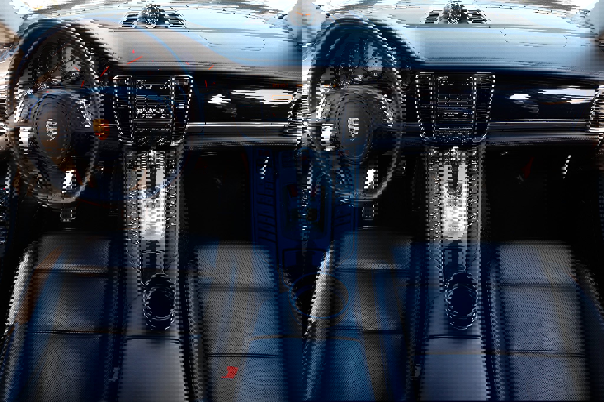 Used 2016 Porsche Panamera S image 2