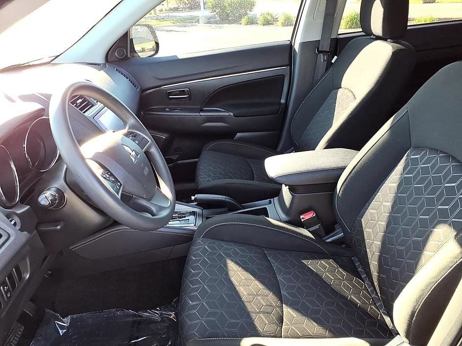 Used 2023 Mitsubishi Outlander Sport ES AWD/4WD image 14