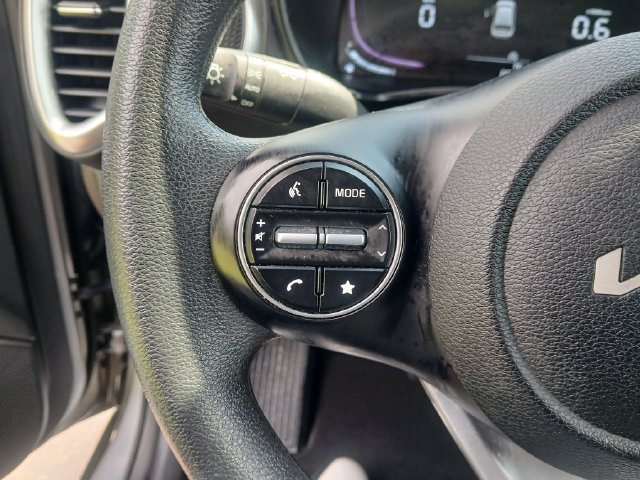 Certified 2025 Kia Soul LX w/ LX Technology Package FWD image 29