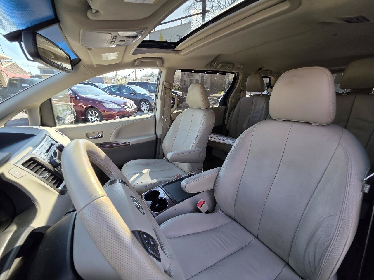 Used 2013 Toyota Sienna XLE FWD image 21
