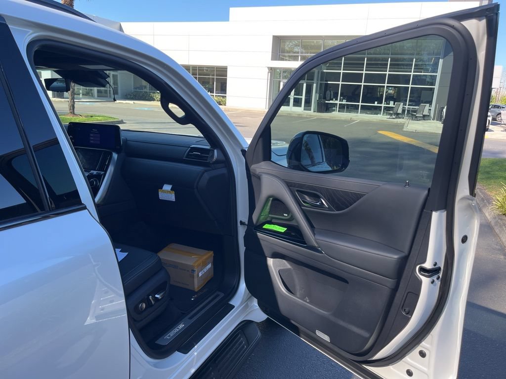 New 2026 Lexus LX 700h Luxury w/ Appearance Package AWD/4WD image 19