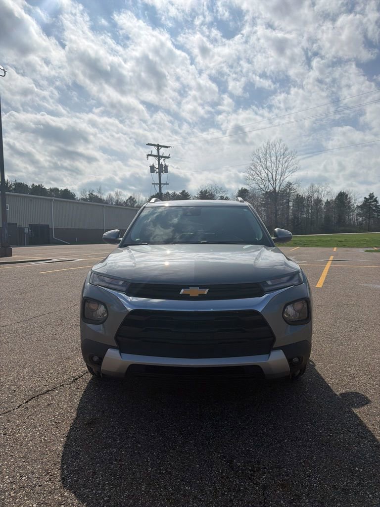 Used 2023 Chevrolet TrailBlazer LT FWD image 2