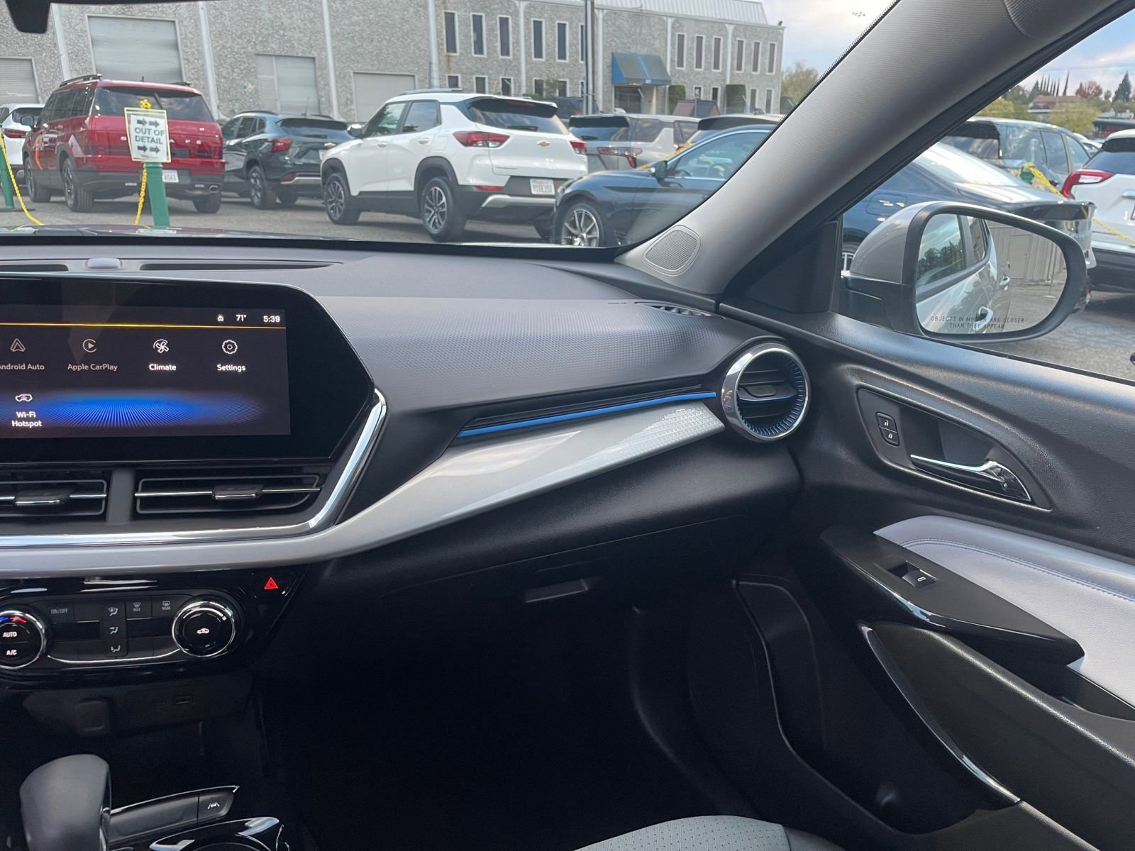 Used 2025 Chevrolet Trax LT image 33