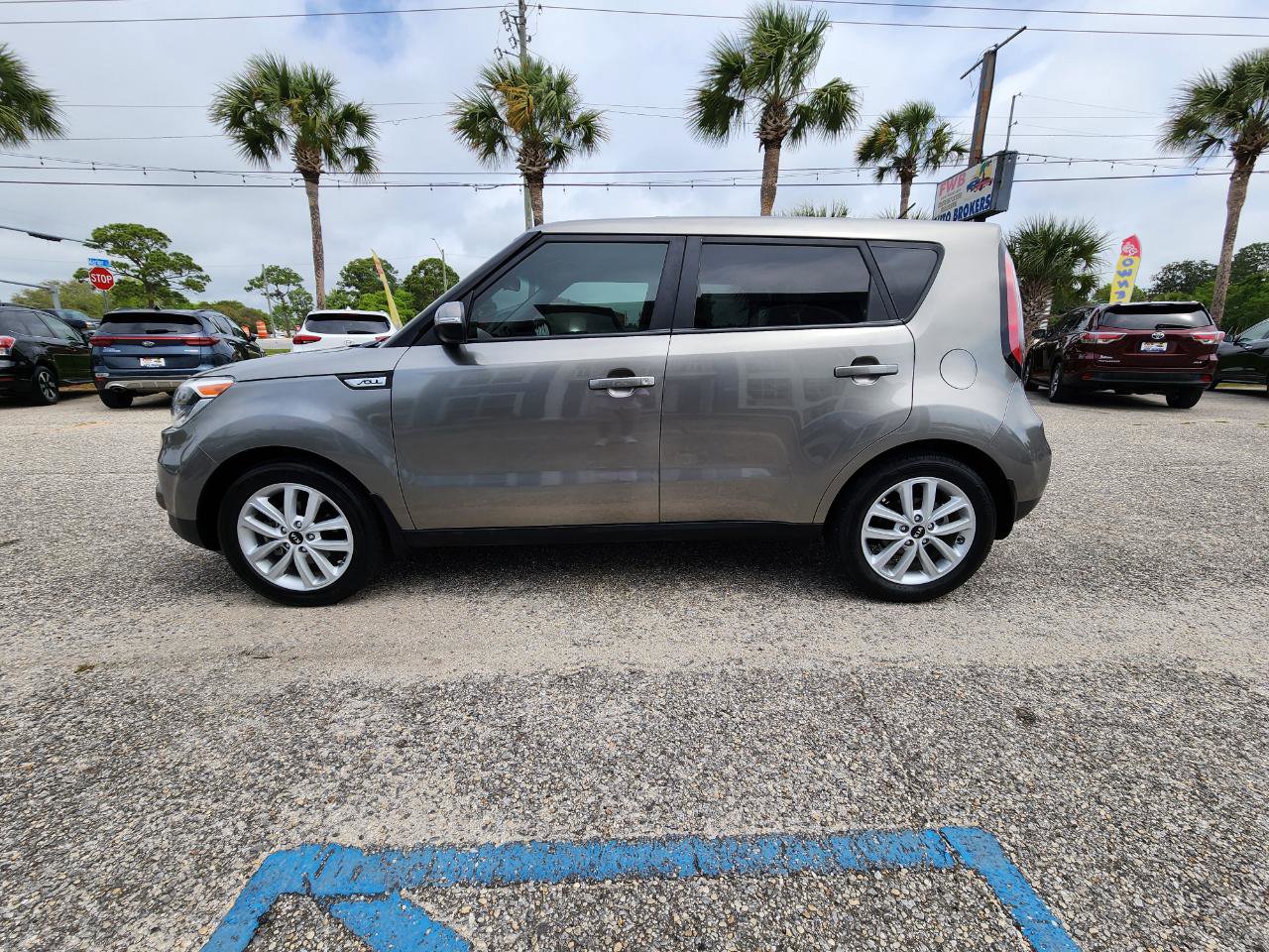 Used 2019 Kia Soul + FWD image 2