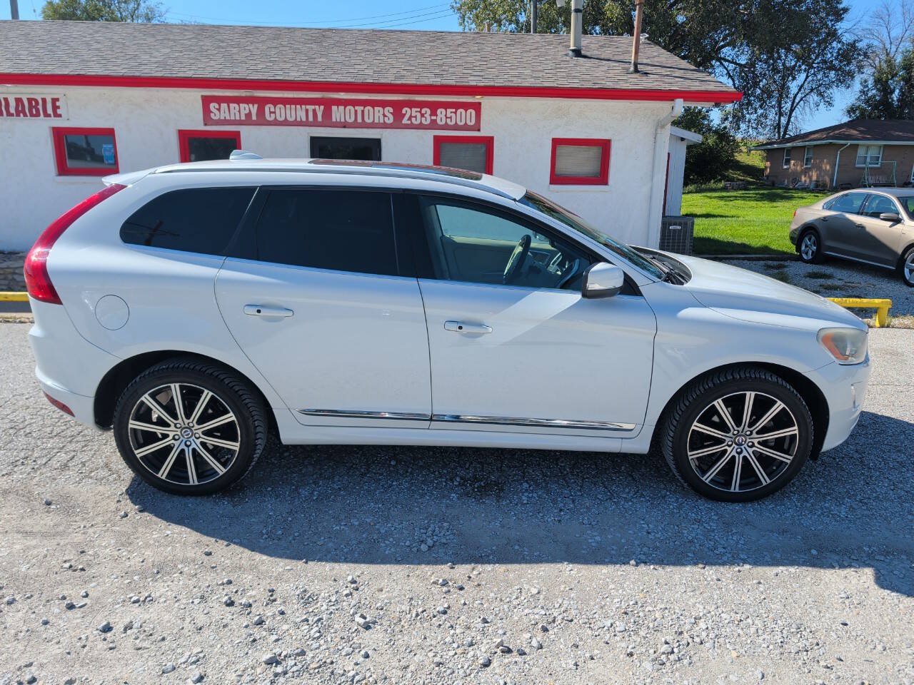 Used 2015 Volvo XC60 T5 AWD/4WD image 2