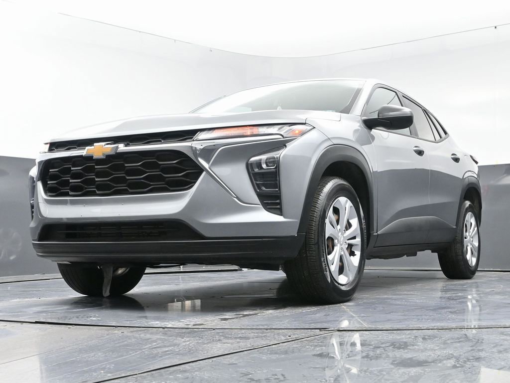 Used 2024 Chevrolet Trax LS w/ Driver Confidence Package image 45