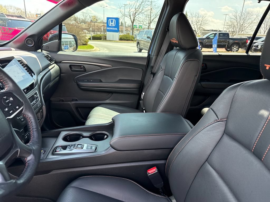 Certified 2025 Honda Passport TrailSport image 14