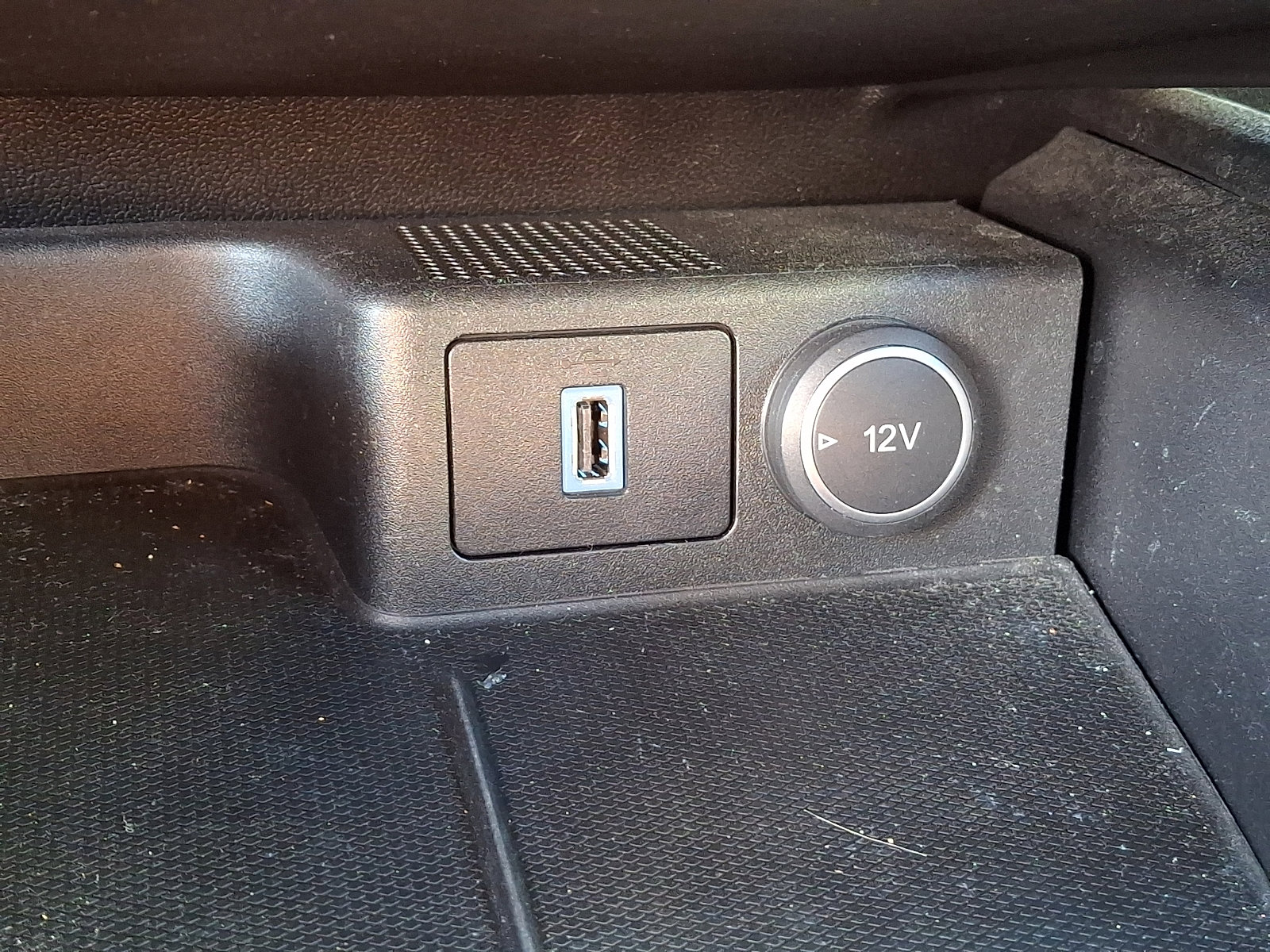 Used 2020 Ford Escape SE Sport image 23