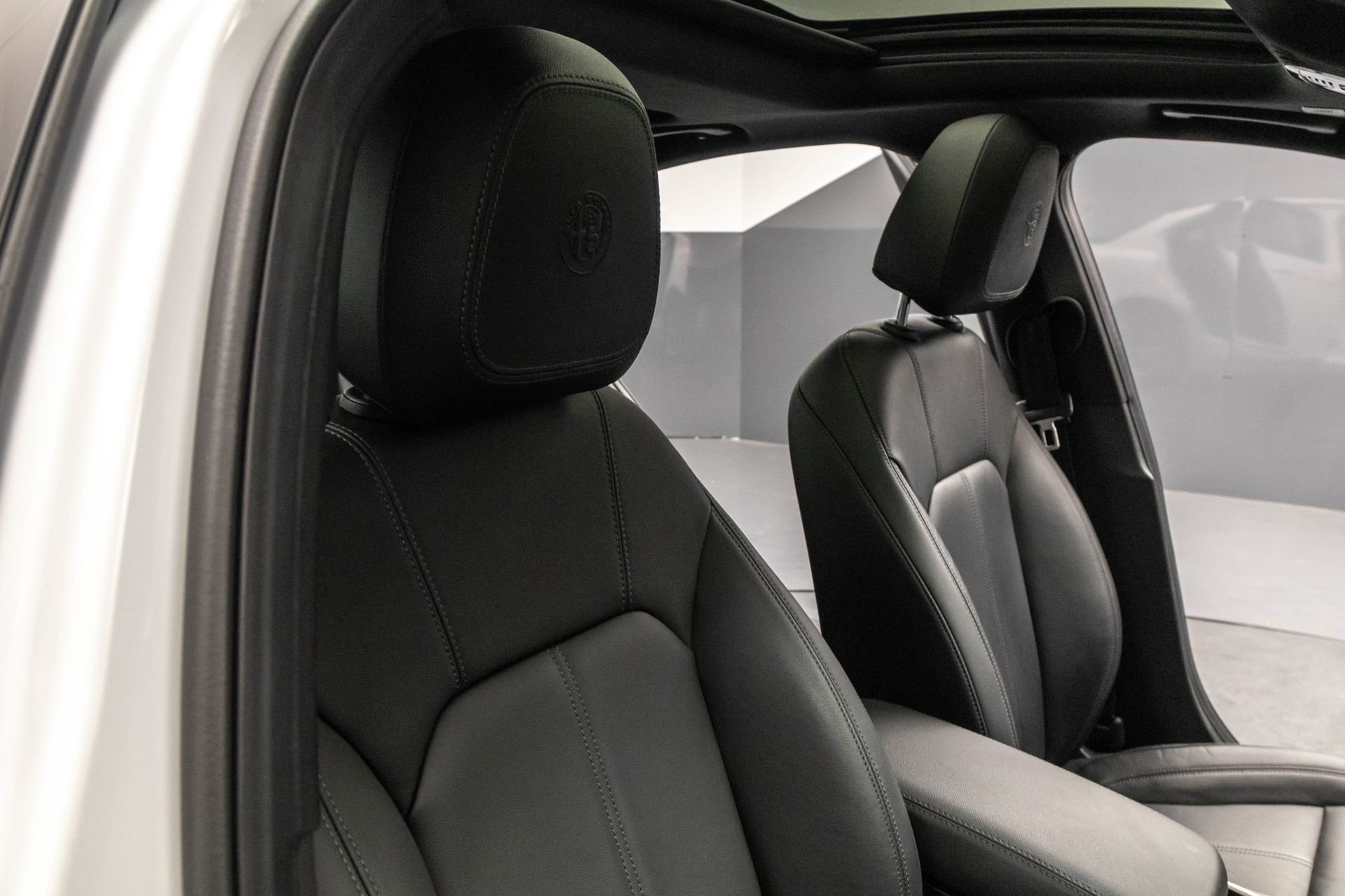 Used 2022 Alfa Romeo Giulia Ti image 41