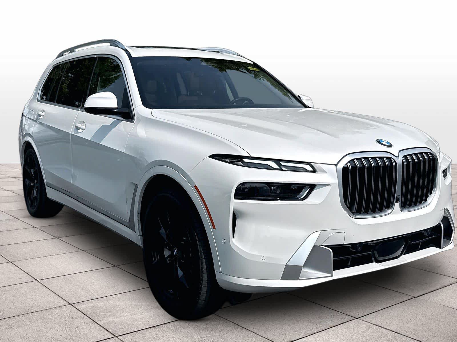 Used 2025 BMW X7 xDrive40i w/ Premium Package AWD/4WD image 3