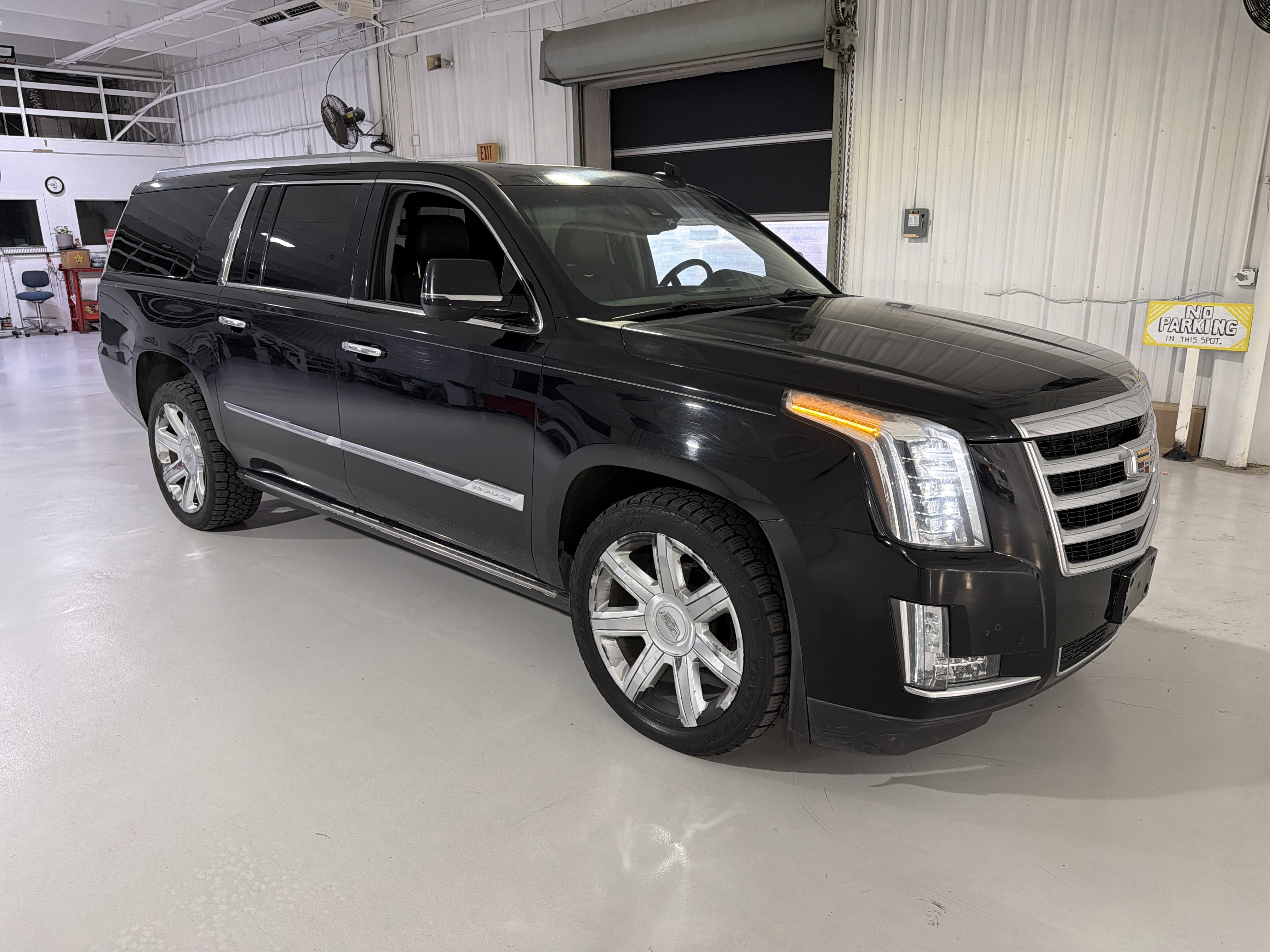 Used 2016 Cadillac Escalade ESV Premium AWD/4WD image 7