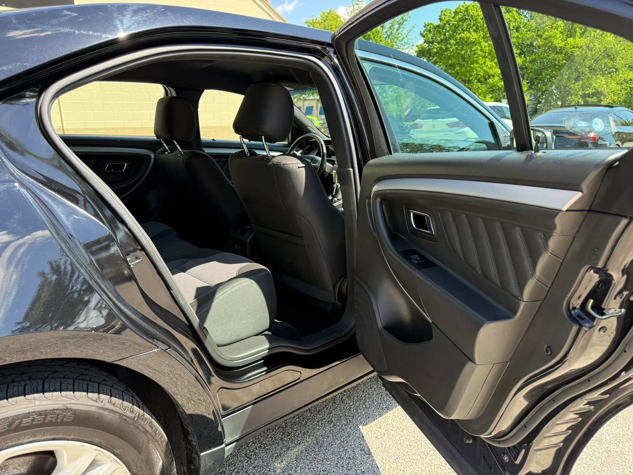 Used 2018 Ford Taurus SEL FWD image 15