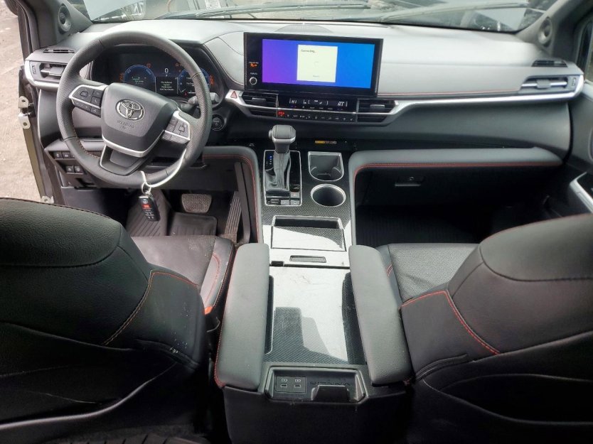 Used 2025 Toyota Sienna XSE w/ XSE Premium Package image 7