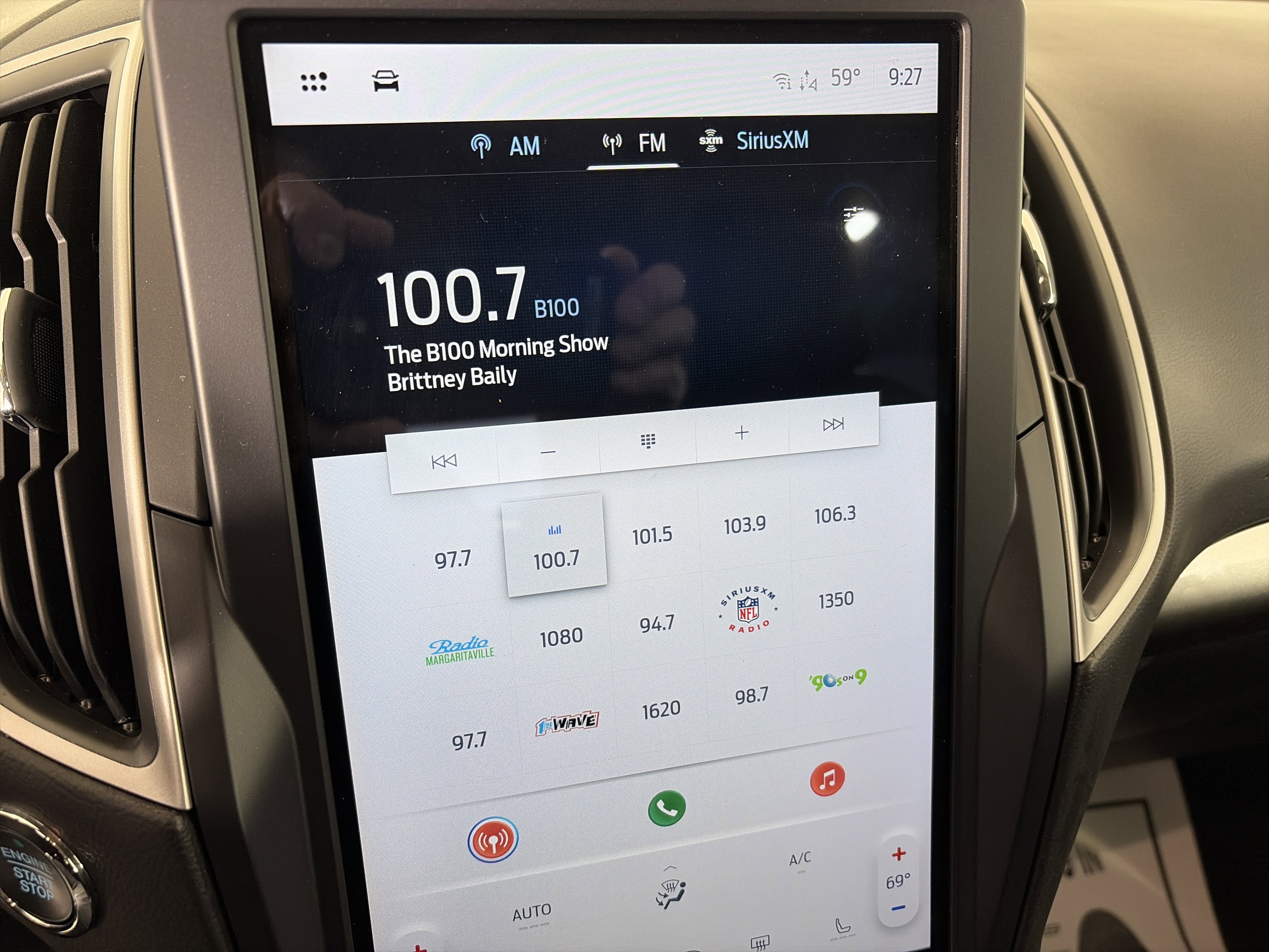 Used 2023 Ford Edge SEL image 24