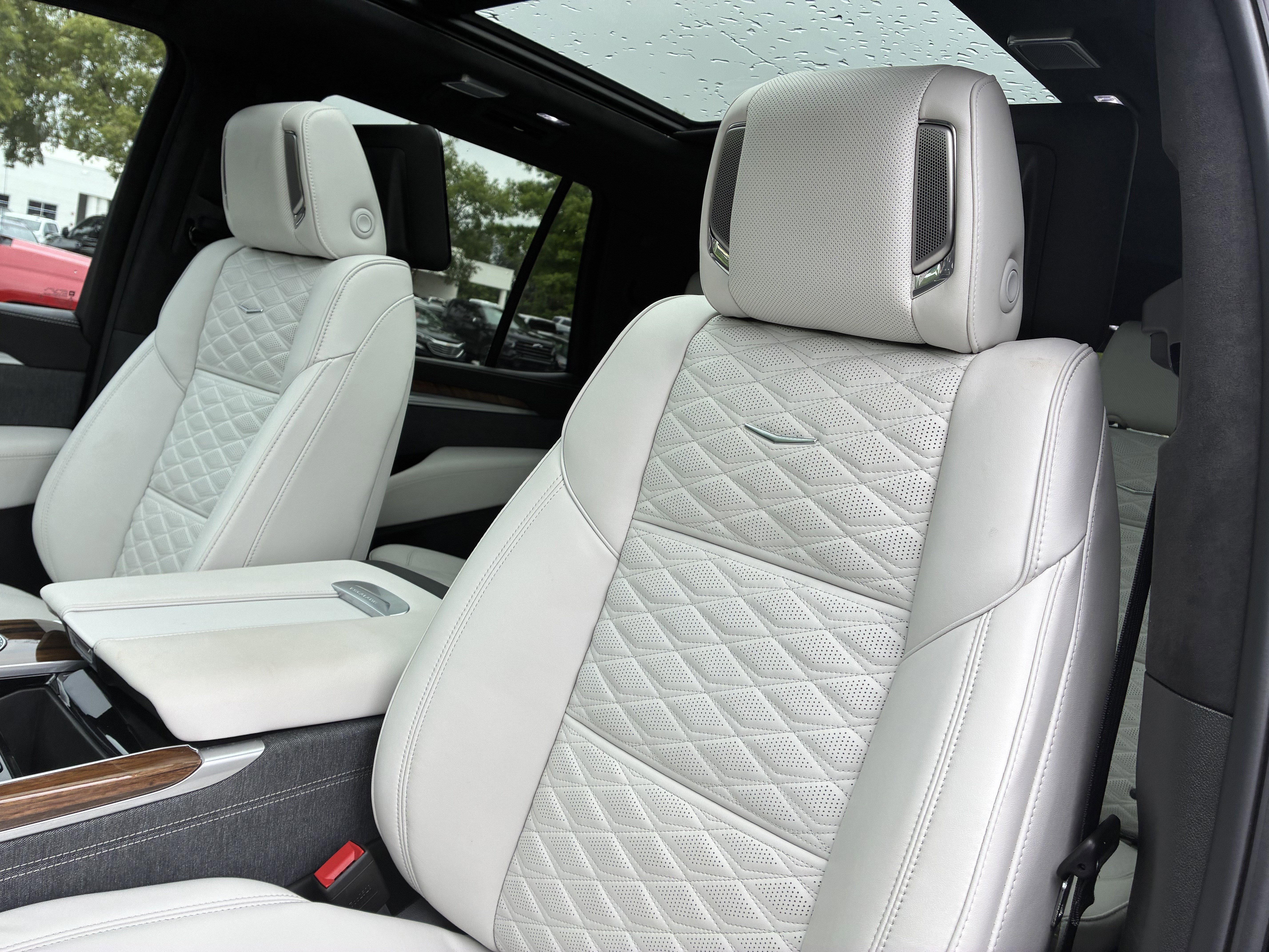 Used 2026 Cadillac Escalade Platinum Sport w/ LPO, Floor Liner Package AWD/4WD image 23