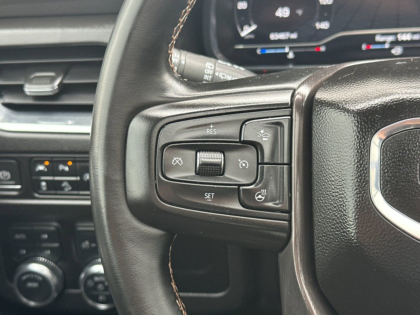 Used 2023 GMC Yukon XL AT4 image 30