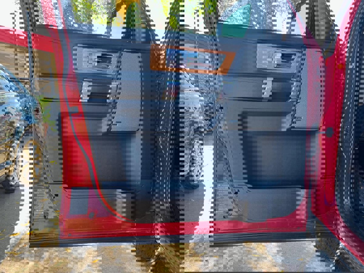 Used 2015 Land Rover LR4 HSE image 9