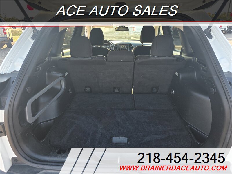 Used 2017 Jeep Cherokee Sport image 7