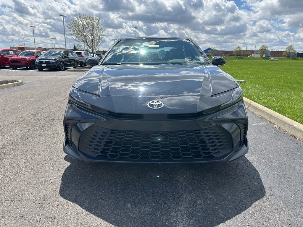 Used 2025 Toyota Camry SE image 2