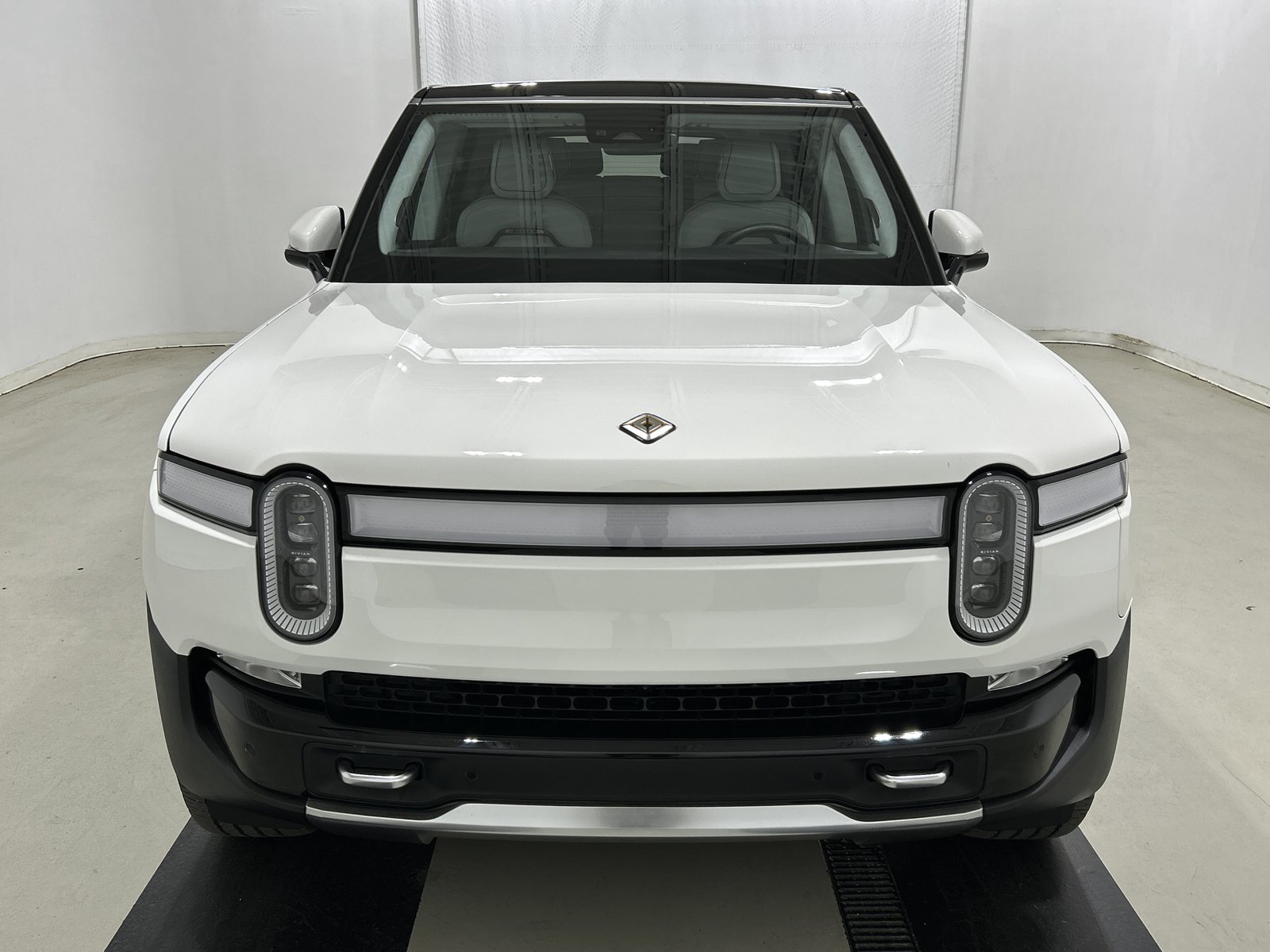 Used 2023 Rivian R1S Adventure AWD/4WD image 8
