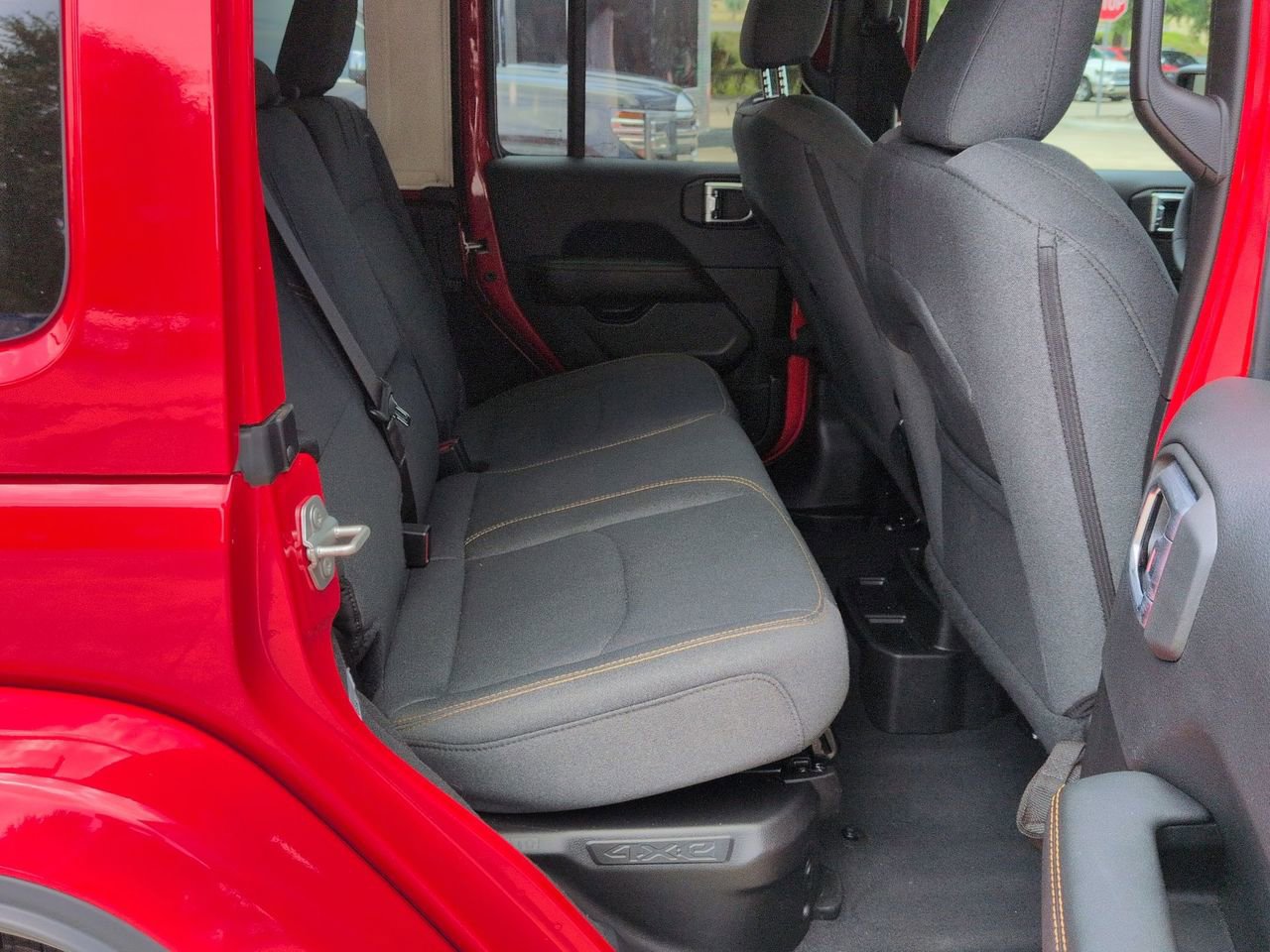 Used 2025 Jeep Wrangler Unlimited Sahara AWD/4WD image 25