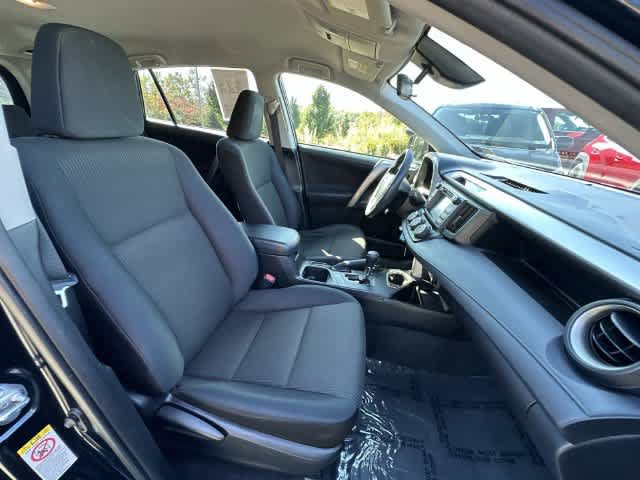 Used 2017 Toyota RAV4 LE AWD/4WD image 17
